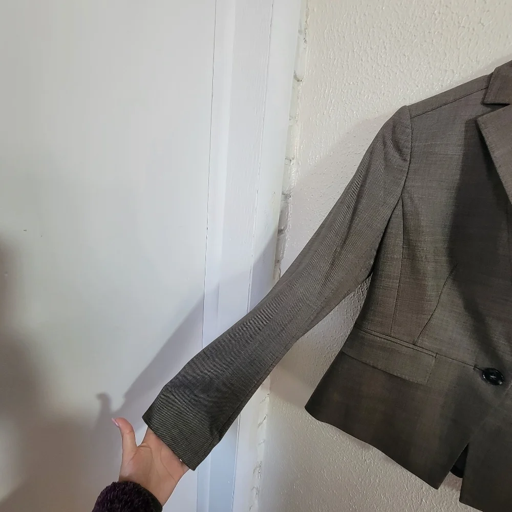 Ann Taylor Virgin Wool Stretch Asymmetrical One-Button Blazer sz 2 Tan Gray